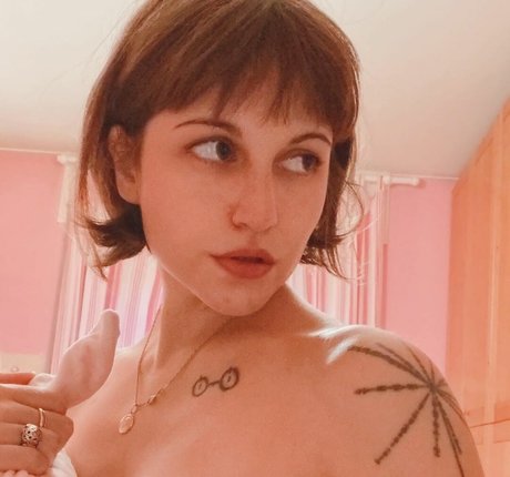 Aril s Chest erotische sexy galerie