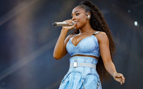 Normani nacktheit erwachsene bild