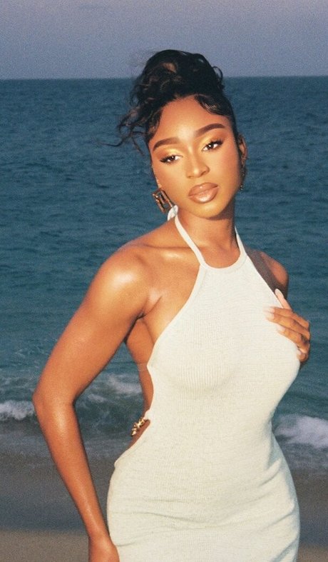 Normani nackt erotische bild
