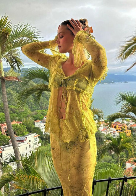 Olivia Holt exklusive sexy foto