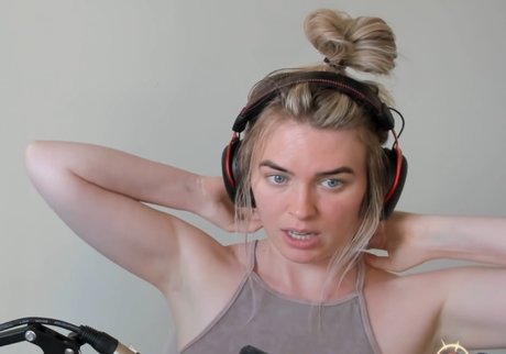 QTCinderella schauspielerin sexy galerie