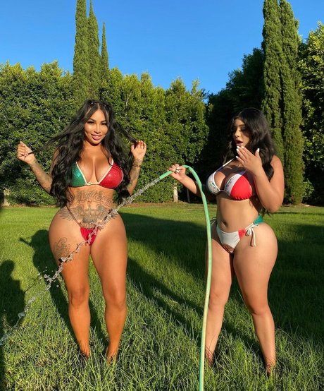 JessGotJugs schauspielerin kunst galerien