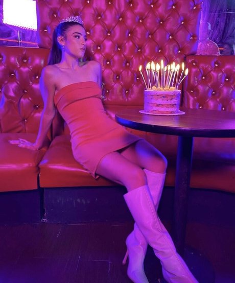 Charli D Amelio model sex bild