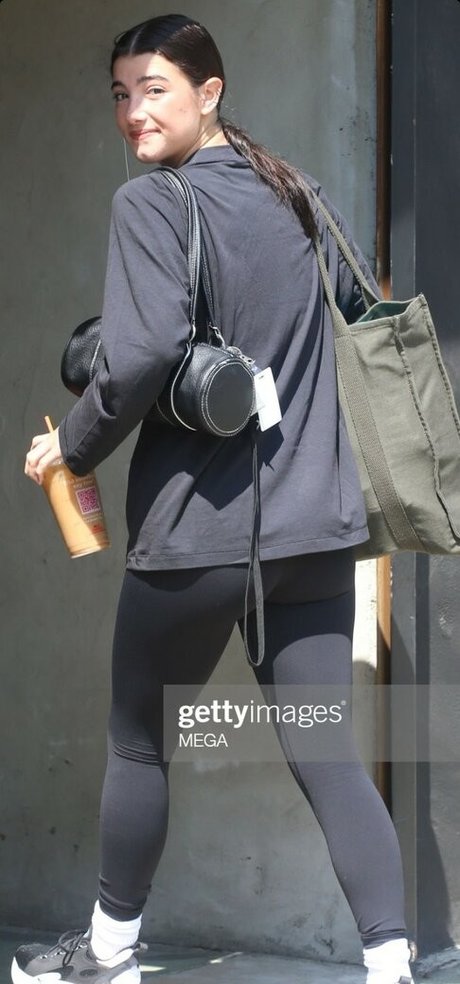 Charli D Amelio sexy pornostar foto