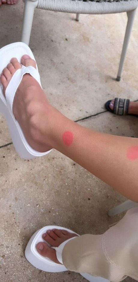 Charli D Amelio heiße kunst galerien