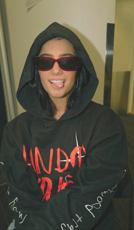 Charli D Amelio kunst sex galerien