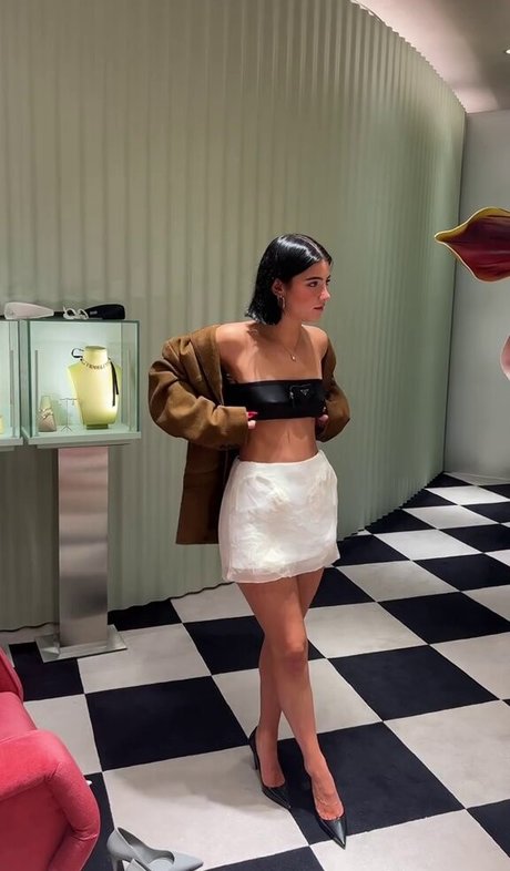 brünette krankenschwester onlyfans erwachsene schöne archiv