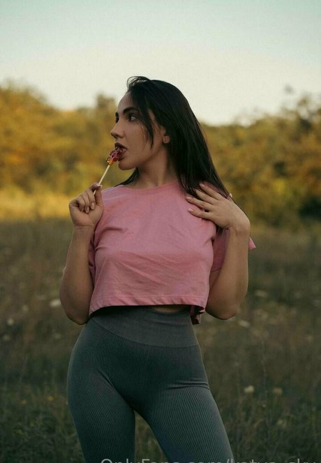 riesin onlyfans erwachsene hübsche fotos