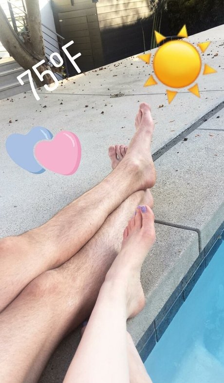 Emily Kinney kunst bilder