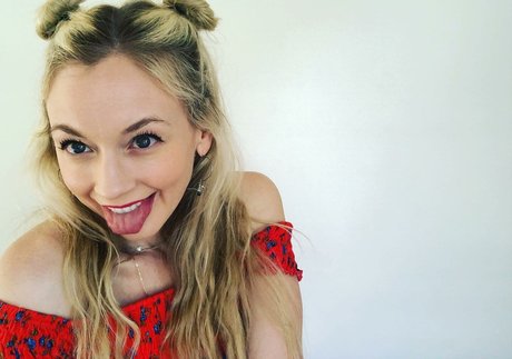 Emily Kinney Bilder
