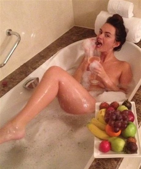 Jennifer Metcalfe schauspielerin schöne bild