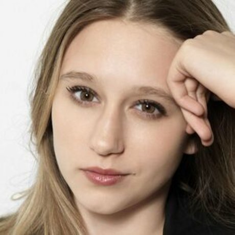 Taissa Farmiga pornostar perfekte bilder