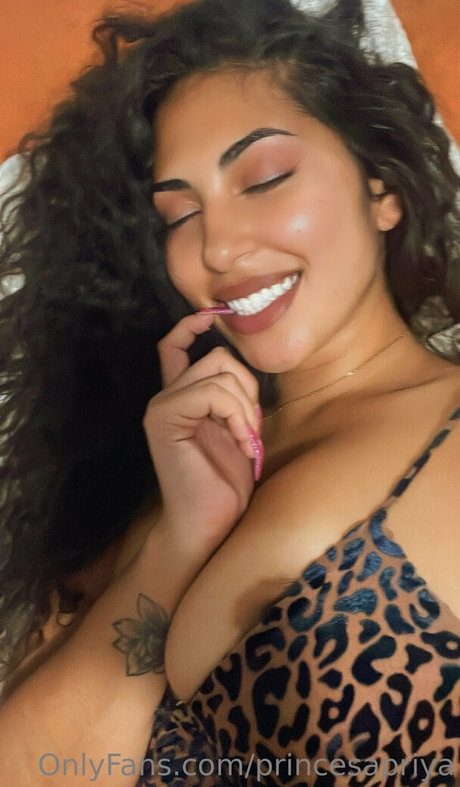 Princesapriya porno schöne fotos