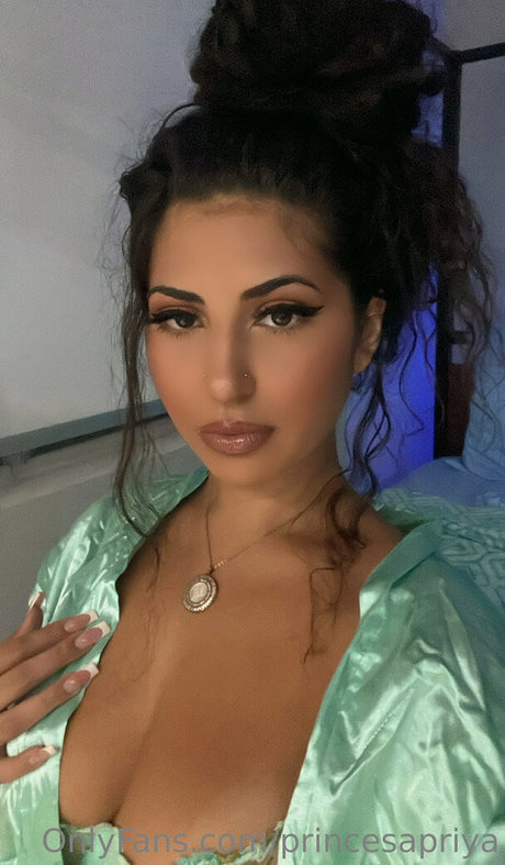 Princesapriya model pornografische galerien