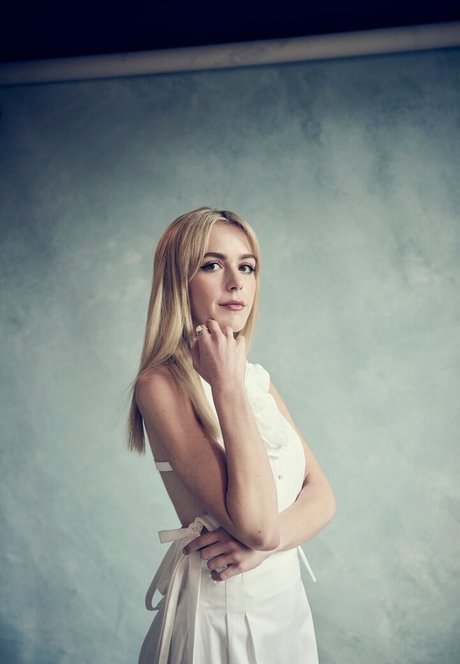 Kiernan Shipka xxx nackte galerien