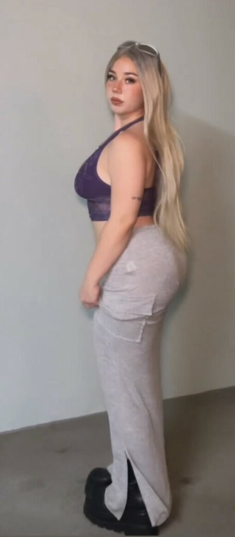 Luvmesumfuego model sex fotos