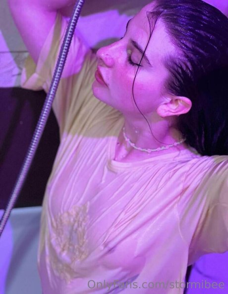 stormibee nackt porno bild