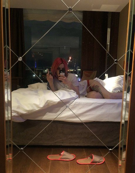 Morana Battory model akt bild