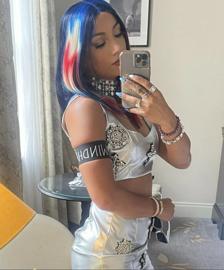 Sasha Banks erwachsene nacktheit galerie