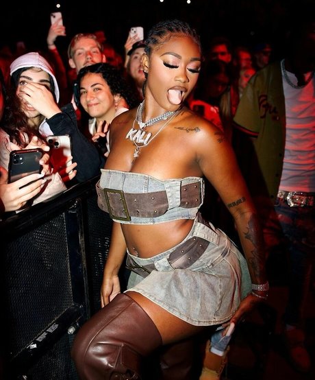 Kaliii schauspielerin schöne galerie