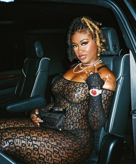 Kaliii pornostar exklusive fotos