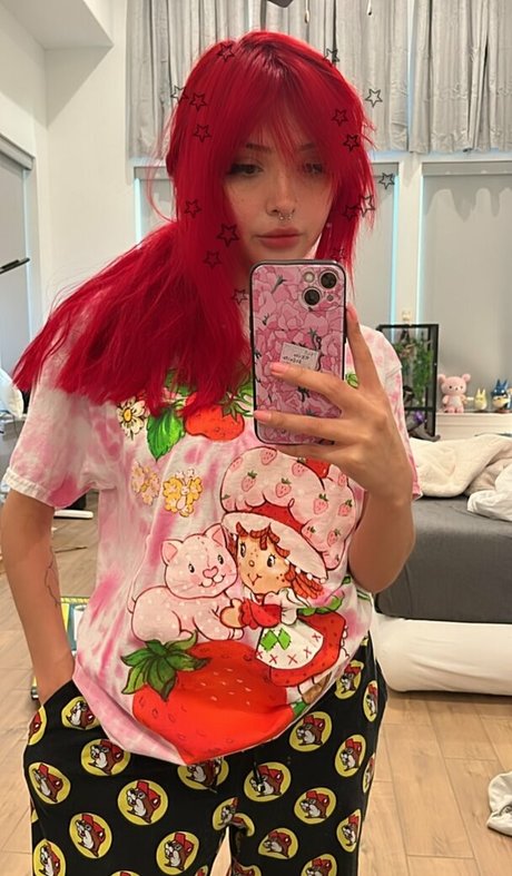 Noodlenom model nacktheit bilder