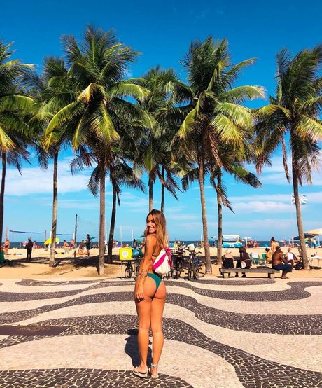 Yara Lore schauspielerin freie bild