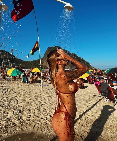 Yara Lore porno exklusive fotos