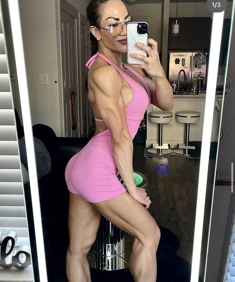 Tina Nguyen model hd bilder