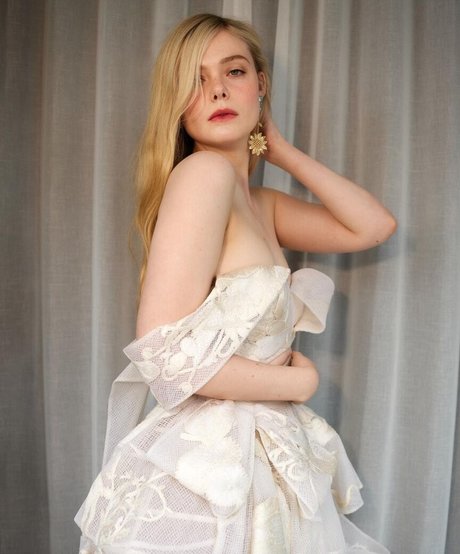 Elle Fanning hübsche nackten foto
