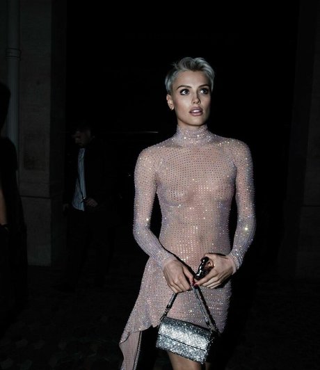 Wallis Day nackt kunst foto