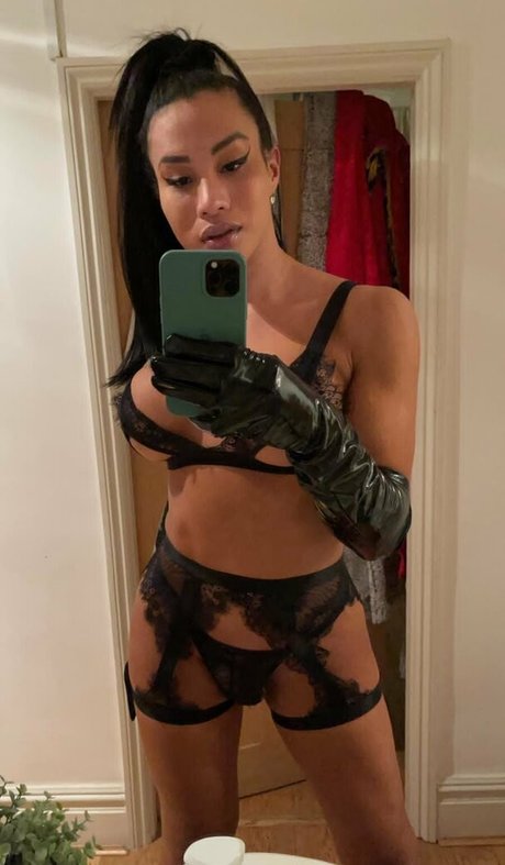 gabrielladecarvalho sexy kunst galerien