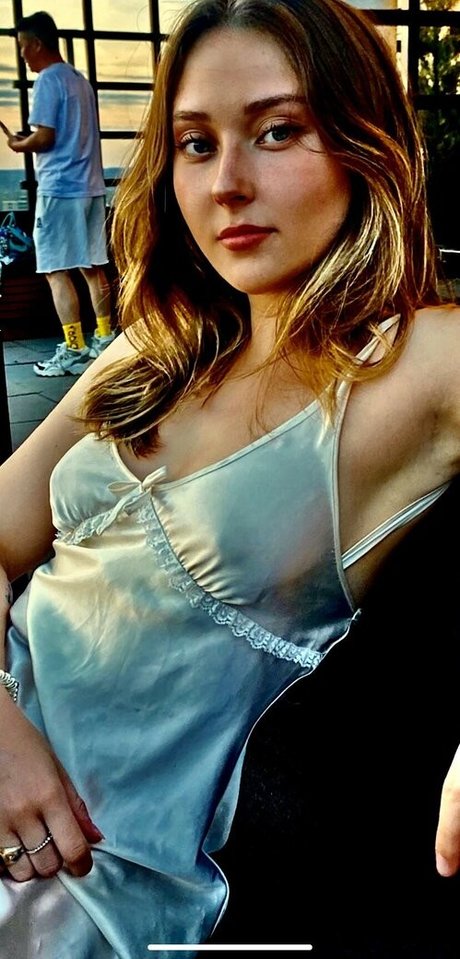 Lilly Breton nackt hübsche bild