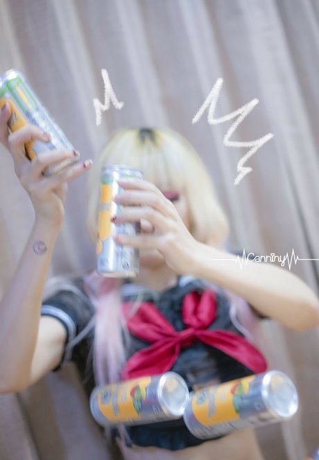 Canniny hübsche nacktheit bilder