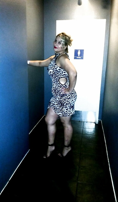 Favorite Hotwife model nackt fotos