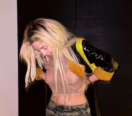 blonde zwergin onlyfans nackt hd archiv