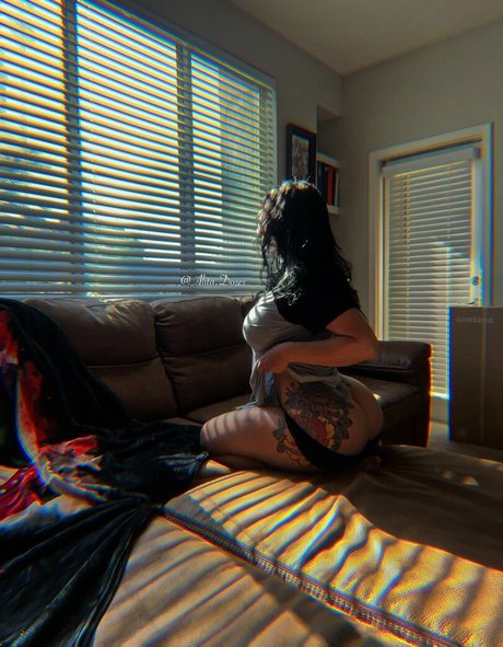 Alita Doses exklusive perfekte bild