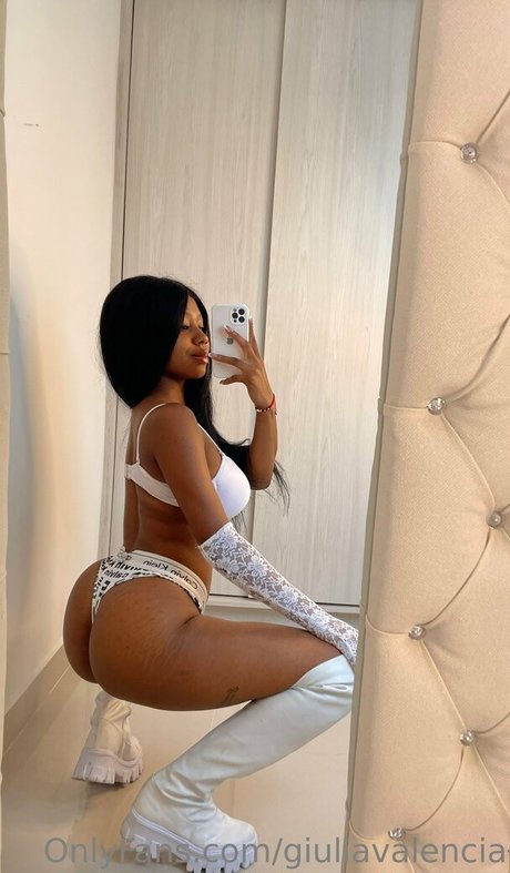 Giuliavalencia nackt nette foto