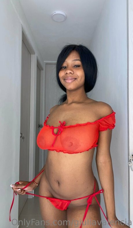 Giuliavalencia erwachsene freie bild