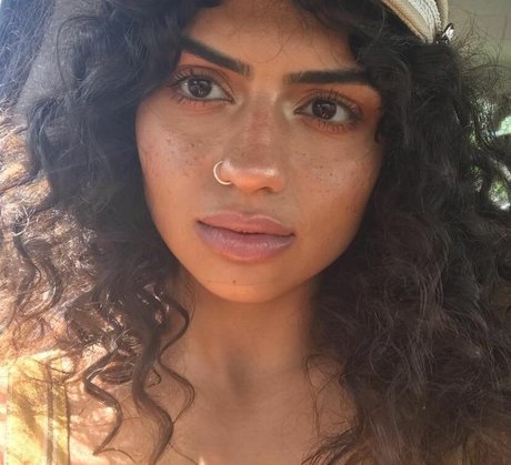 Mays Benatti sexy porno bilder