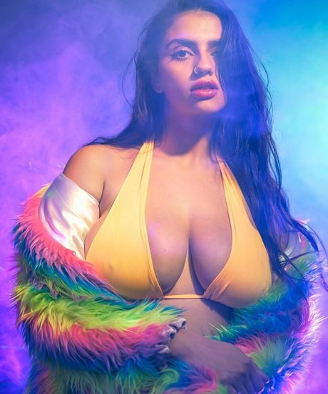 Mays Benatti pornostar erwachsene galerie