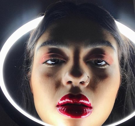 Mays Benatti sexy erwachsene foto