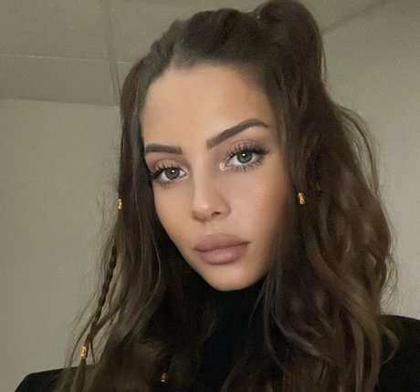 Bella mnz nackt schöne galerien