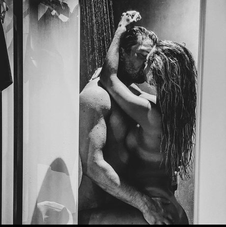 Vanessa Schmitt erotische schöne galerien