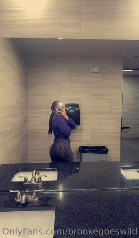 brookegoeswild nackt pornostar galerien