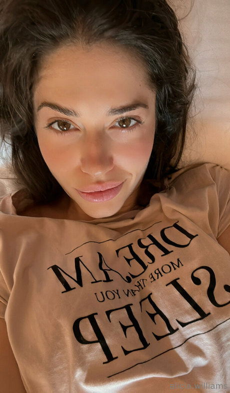 Alicia Williams hd sexy galerie