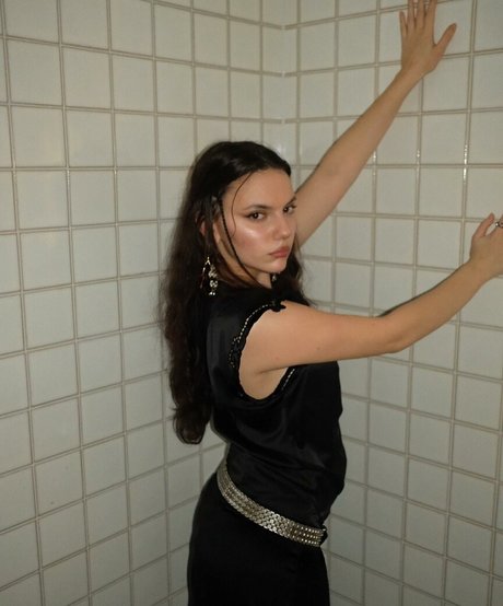 Dafne Keen schöne exklusive bilder