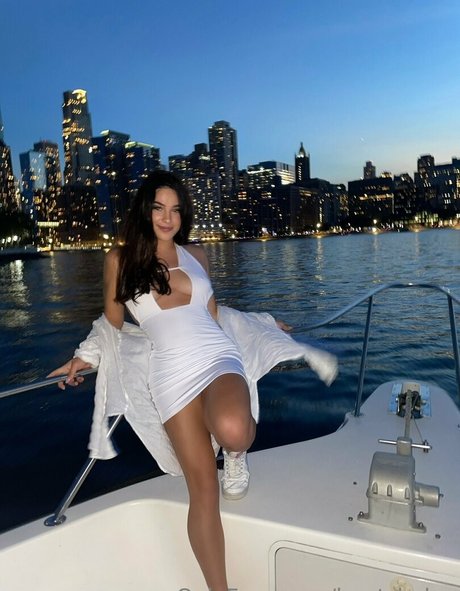 weibliche influencer-onlyfans nacktheit akt bilder