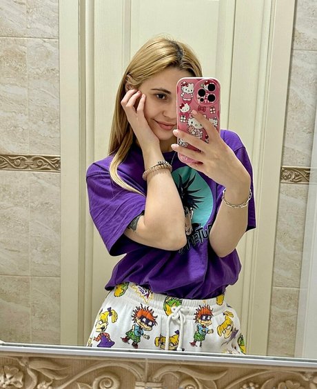 riesige natürliche titten onlyfans schöne top bilder