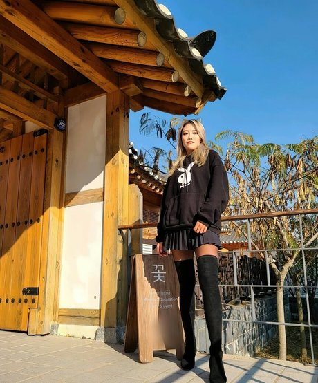 Yuggie TV sexy nackte galerie